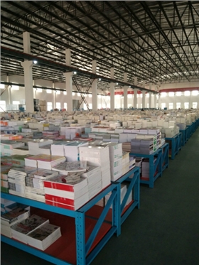 大批量采購批發(fā)圖書時，想必大家都很考慮成本問題，都想讓性價比很高，通常都會選擇特價圖書批發(fā)平臺。因為特價批發(fā)價格就比較便宜。那么到底哪個平臺比較專業(yè)，下面這些問題你千萬不能忽略。