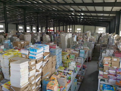 大批量采購批發(fā)圖書時，想必大家都很考慮成本問題，都想讓性價比很高，通常都會選擇特價圖書批發(fā)平臺。因為特價批發(fā)價格就比較便宜。那么到底哪個平臺比較專業(yè)，下面這些問題你千萬不能忽略。